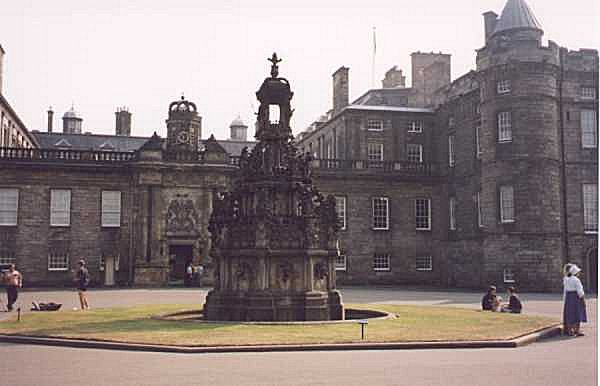 a non-clickable picture of the front of Holyrood Palace
