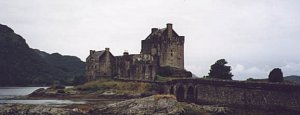 a clickable picture of Eilean Donan castle by the island of Skye
